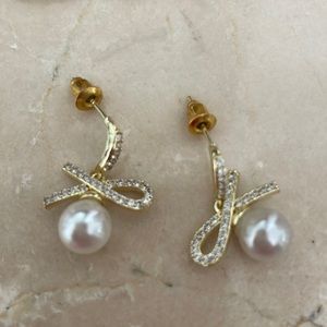 Bridesmaid pearl drop earring worn once excellent condition